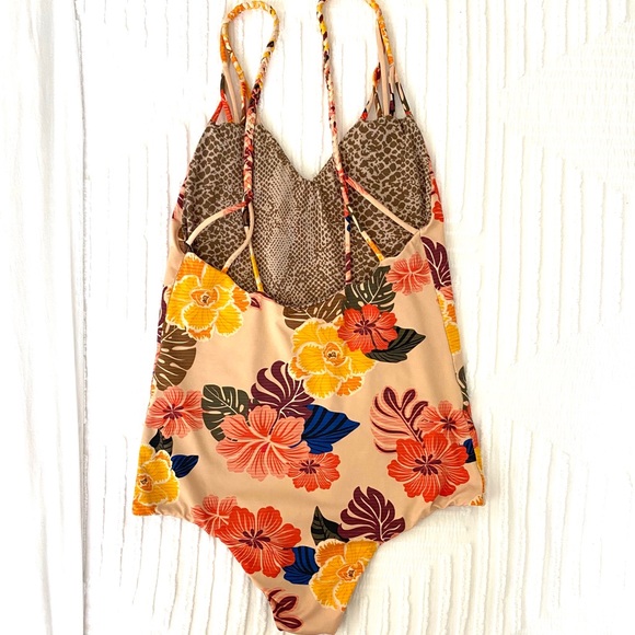 Used Acacia Capetown Retro Paradise. Medium. - Picture 2 of 3